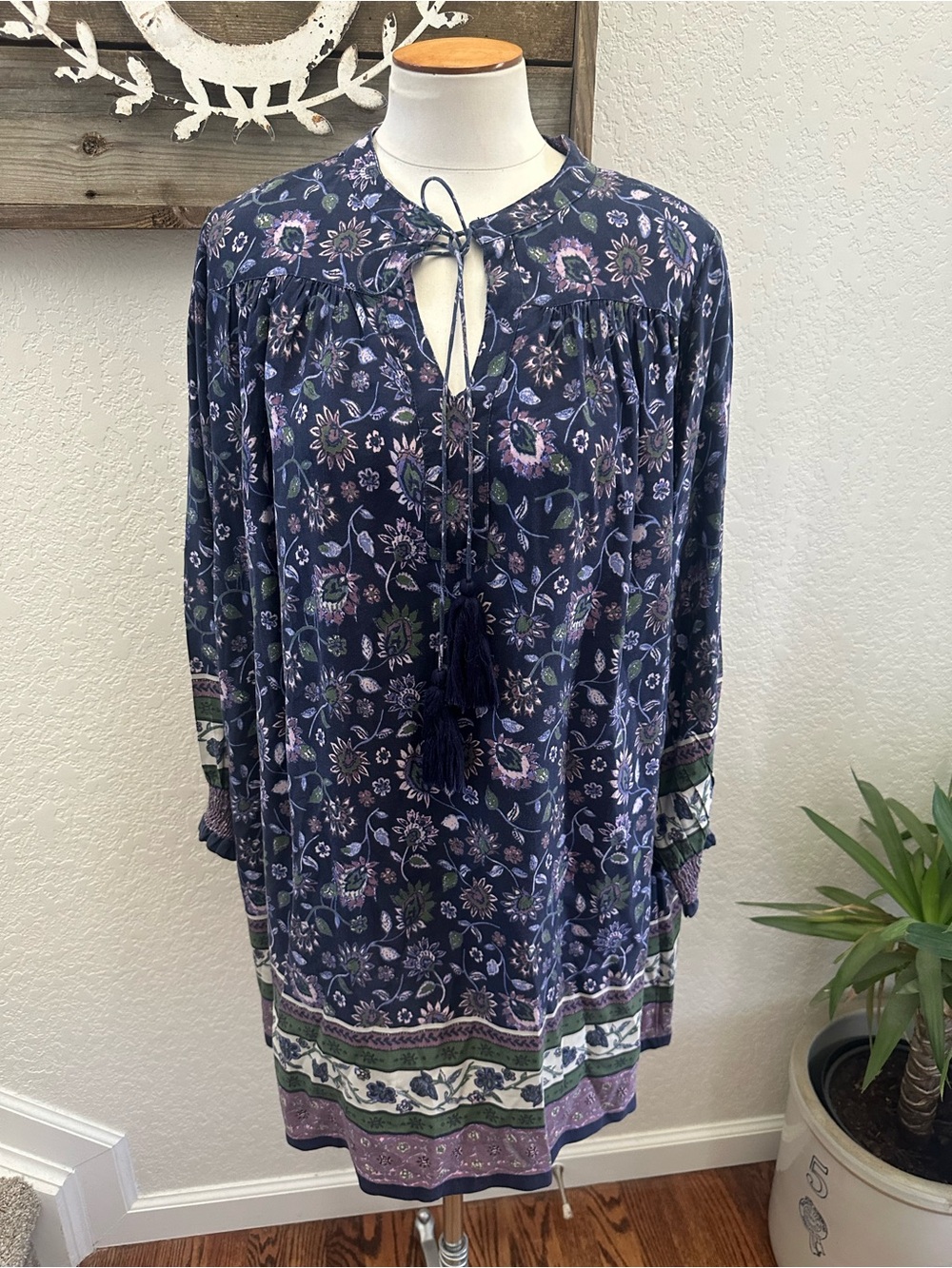 Natural Life Boho Floral Tie-Neck Women's Top - Navy size small